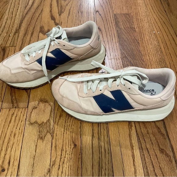 Women’s New Balance Women's 237 V1 Classic Sneaker, Size 7 - Picture 3 of 8